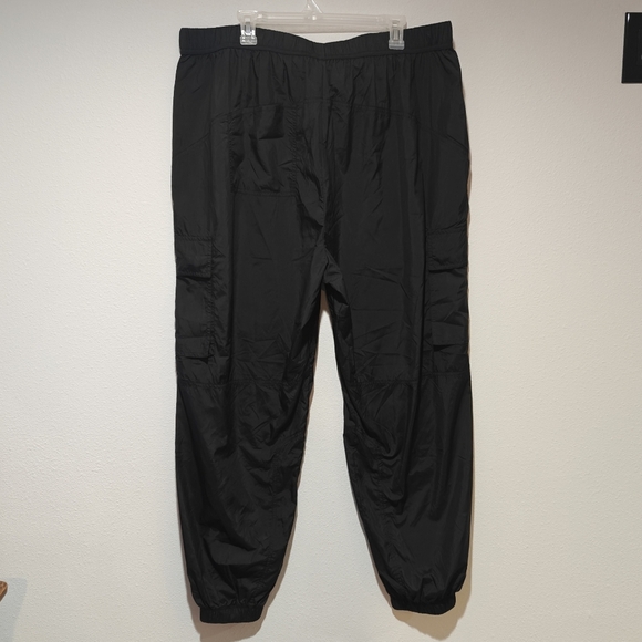 NWT Fabletics Cargo Joggers High Waisted XXL 1X Black Light Weight - Picture 3 of 8